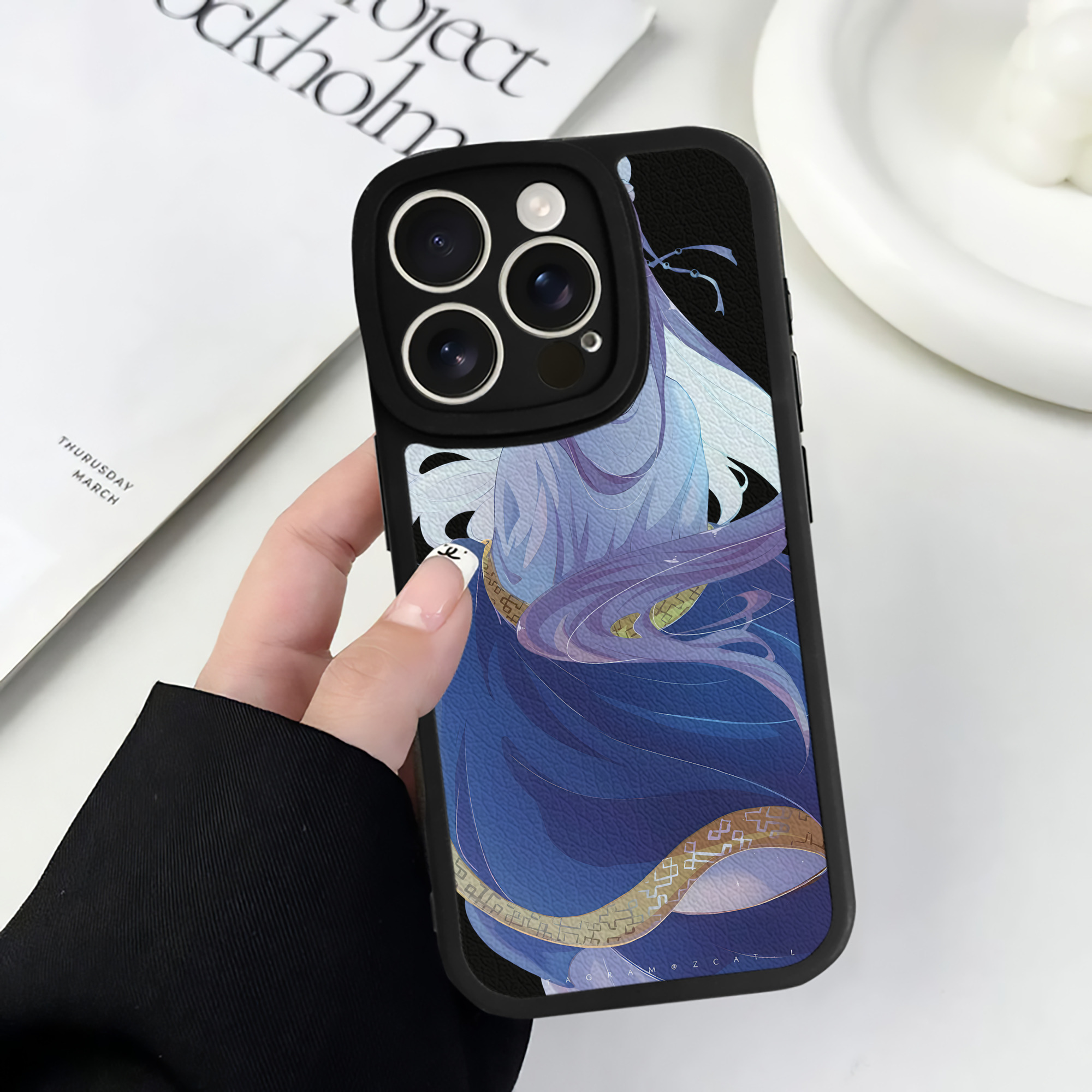 （画像用） 薬屋のひとりごと The Apothecary Diaries 【iPhone 16シリーズ対応】シリコンスマホケース（レザー調） 材質：シリコン